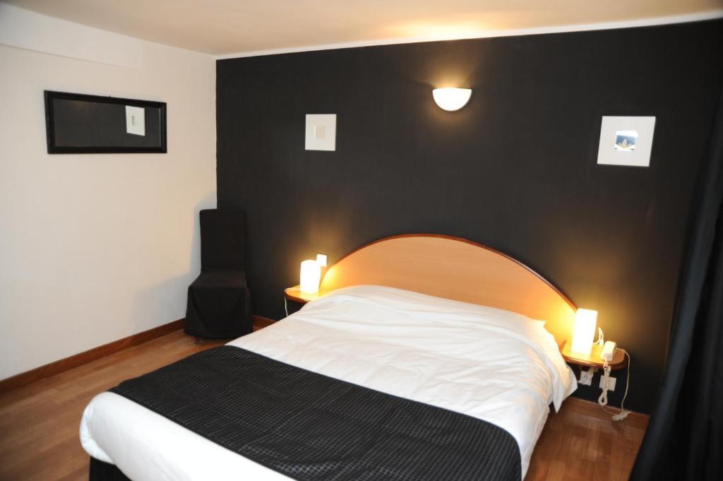 Logis - Hotel Restaurant L'Ecu De France Malesherbes Rum bild