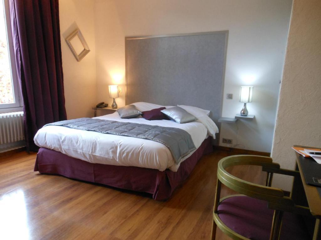 Logis - Hotel Restaurant L'Ecu De France Malesherbes Exteriör bild
