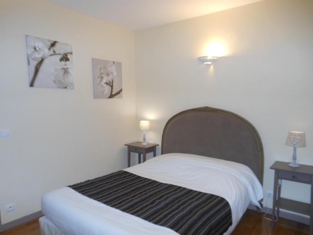 Logis - Hotel Restaurant L'Ecu De France Malesherbes Rum bild